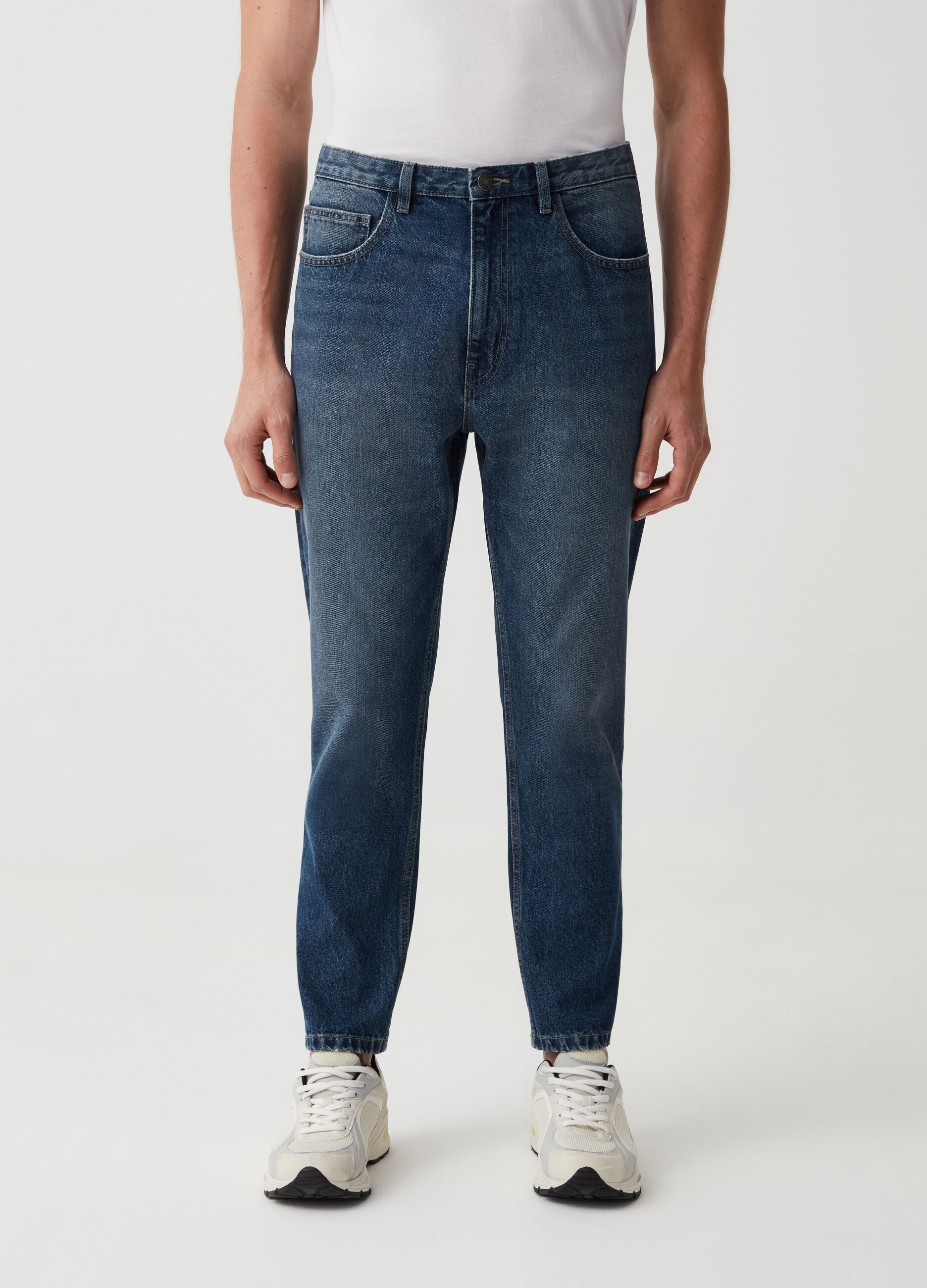 Bershka RIPPED CARROT FIT - Slim fit jeans - blue denim - Zalando.de